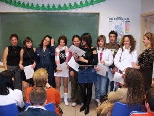 Απονομή Πτυχίων το Δεκέμβριο του 2004 από το Φροντιστήριο Ξένων Γλωσσών στον Πειραιά Ισισδώρα Μιαούλη