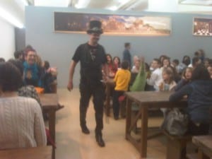 Θεατρικό το Νησί του Θησαυρού στο Μέγαρο Μουσικής τον Απρίλιο του 2013 - Φροντιστήριο Αγγλικών Ισιδώρα Μιαούλη Πειραιάς